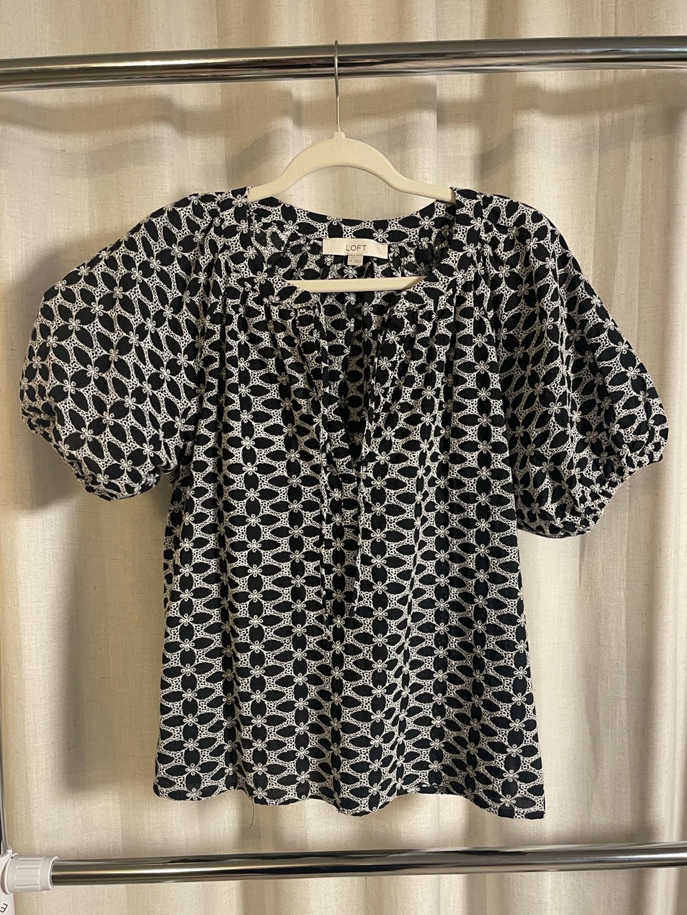 LOFT Black & White Puff Sleeve Printed Blouse